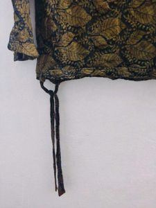 🌿 Elegant Black &amp; Golden Lace Top 🌿