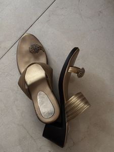Gold Embellished Toe-Ring Sandal
