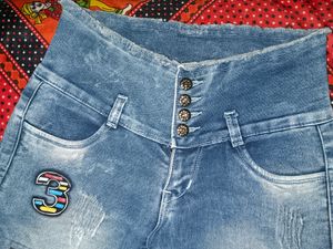 High waist Jean's | With 4 Buttons | Ripped | Ankle Length | Casual