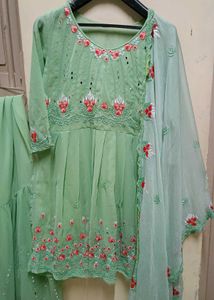 Elegant Green Kurta Set Condition Good