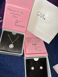 Giva Gift Set Pendant And Ear Tops