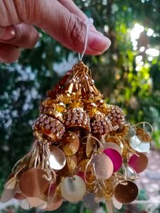 Latkan, Tassle