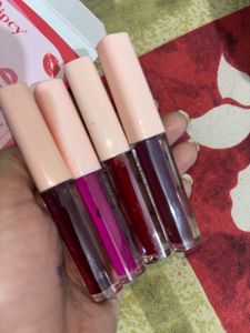 4 Set Of Lipsticks - Red Edition