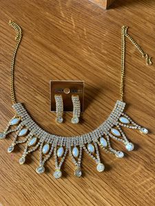 A Beautiful Diamond Necklace Set With Earring