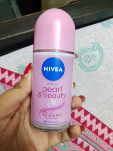 Underarms Roll-On Pink Colour