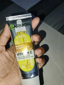 Garnier Vitamin C Serum Facewash