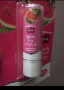 Handwash And Lip Balm + Refil Dettol Handwas