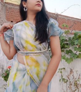 💥Price Dropped😍Saree With Designer Blouse Women