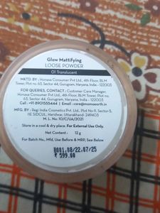 Mamaearth Glow Mattifying Loose Powder