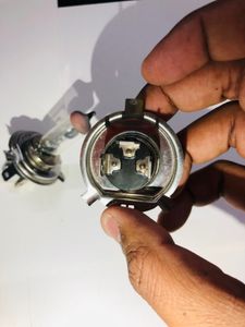 2 Halogin Bulb Only One Filament Burn Second Is Wo