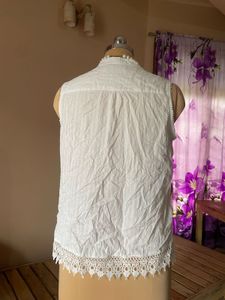 Lace Trim Sleeveless Blouse