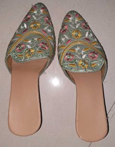 Embroidered Pointed Toe Mules