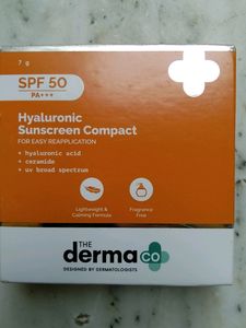 The Derma Co Sunscreen Compact