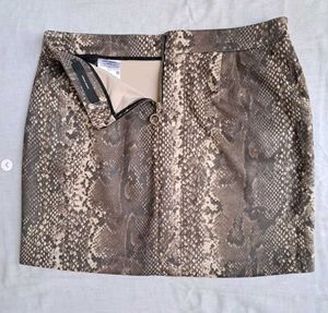 snake print short skirt