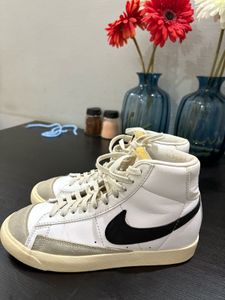 Nike Blazer Mid &#39;77 - Classic Style!