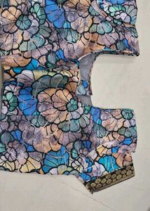 saree redi blouse k sath he