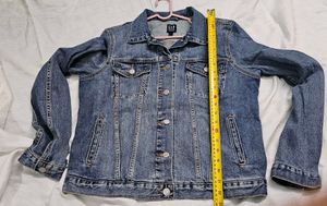GAP Women’s Classic Blue Denim Jacket – Size L