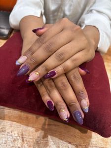 Stylish Purple &amp; Gold Nail Art