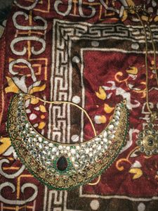 Two Choker Set With 1maglsutr And Pendant Pendan