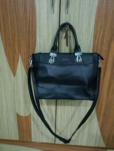 Stylish Black Handbag