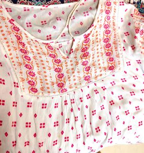 💯TRENDY FLORAL CONFORTABLE TOP ✅LIKE NEW❗👌🏻