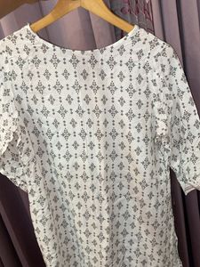 Avaasa White Printed Women