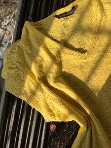 Yellow Schiffili top