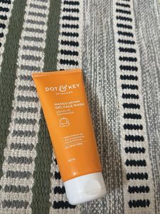 Dot &amp; Key Face Wash