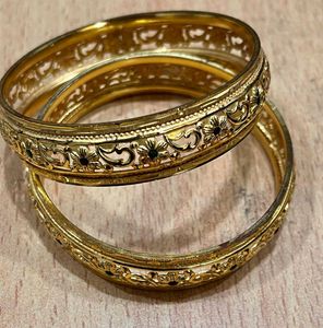 Elegant Gold-Tone Bangle Set