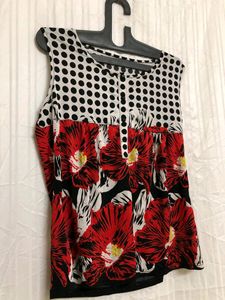 Red Sleevless Top