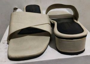 Trendy Elegant Beige Flats For Women