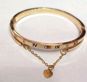 Anti Tarnish Hook Heart Bangle