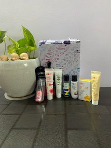 Plum Summer Special Travel Hamper