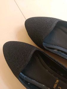 Black Flat Sandals ✨