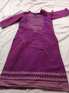 Ethnic wear top with oxidised earring