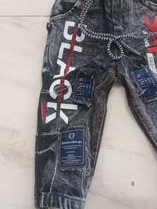 Trendy Distressed Graphic Jeans