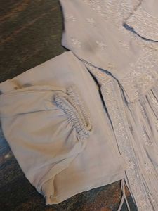 Elegant Embroidered Naira Cut Suit