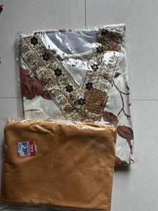 Floral Embellished Kameez and Leggings Set