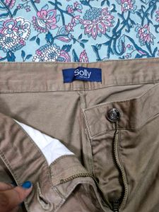 2 Brand New Trousers. 400 Each.ALLEN SOLLY.32 SIZE