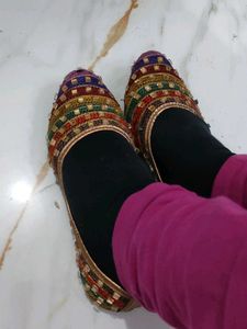 Embroidered Ethnic Juttis