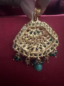Pretty Pendant Green, Maroon And Pearl