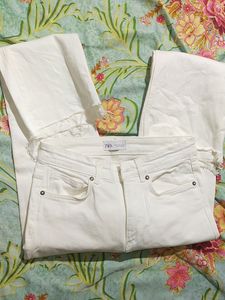 🔥 Original ZARA Brand White Bell Bottom Style Jeans🔥