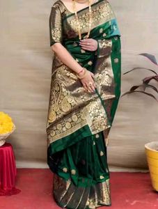 🎀Beutiful Green Colour Banarasi Silk Saree