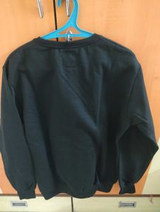 Stylish Black Sweatshirt