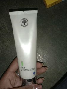 I Am Selling Aloe White Foundation