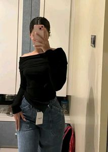 🌸Black Off Shoulders Top