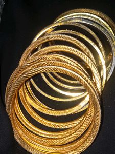 Sparkly Gold Bangle Set