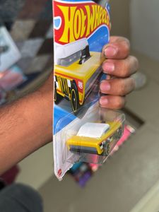 HOT WHEELS RETRO ACTIVE RED IMPORTED
