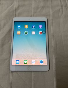Apple iPad Mini (Excellent Condition)