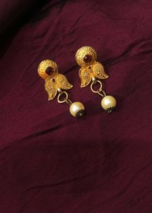 Pearl Drop Earrings💛💛